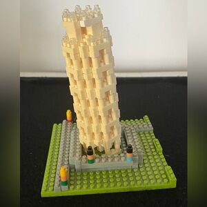 LEGO Architecture Leaning Tower of Pisa Building Set incomplete but stunning